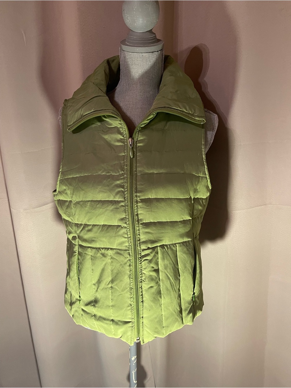 Kenneth Cole Reaction Green Down & Feather Puffer Vest – Women’s Large NWOT